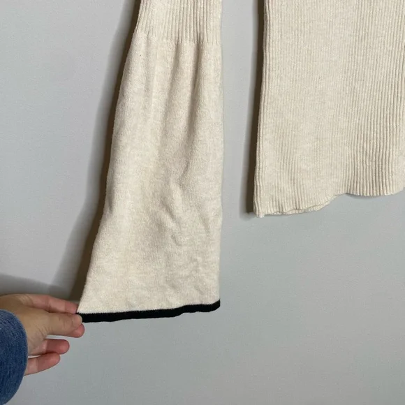 French Connection Vneck sweater Size Large Cream Bell Sleeve Fairy Office Career - Picture 5 of 13